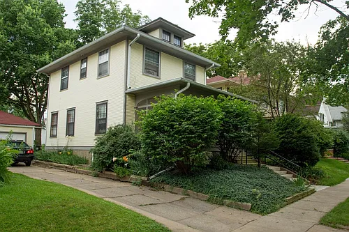 409 1/2 N Gilbert St #UPPER Photo 1 409 1/2 N Gilbert St #UPPER Photo 1