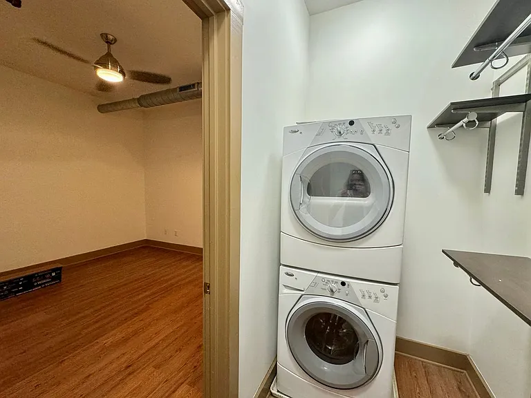 641 Walnut St Apartments — Photo 29