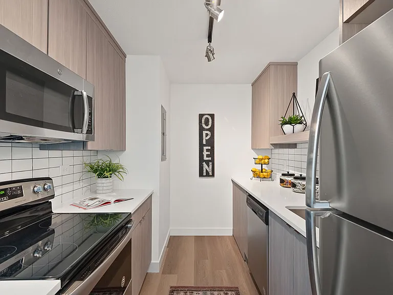 3200 E Union St — Photo 18