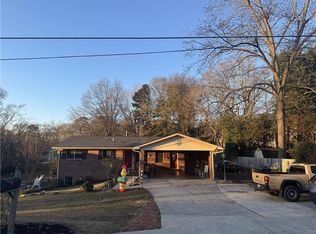 302 Holly Ln, Gainesville, GA 30501