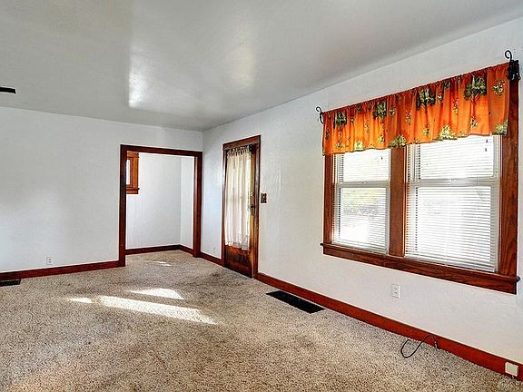 3rd image of 4253 Cleveland Ave