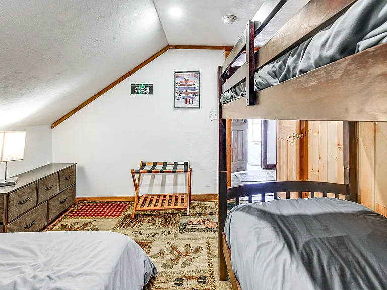 1072 Route 100 — Photo 21