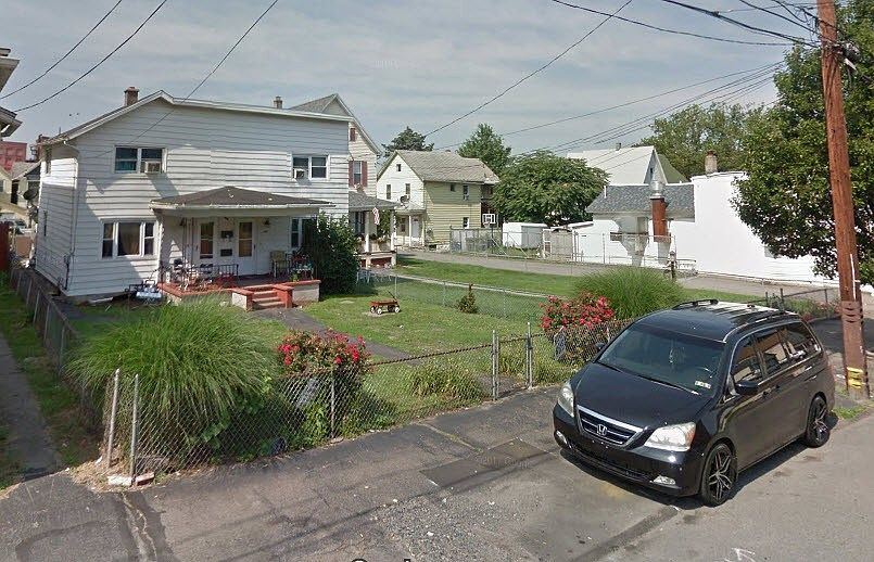 2nd image of 320 E Elm St #L-12