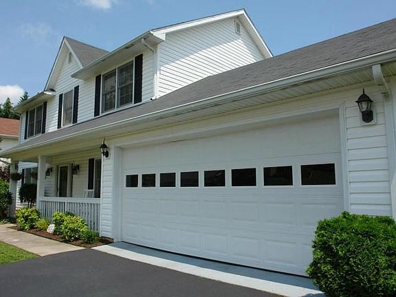 3rd image of 1804 Summerfield Dr