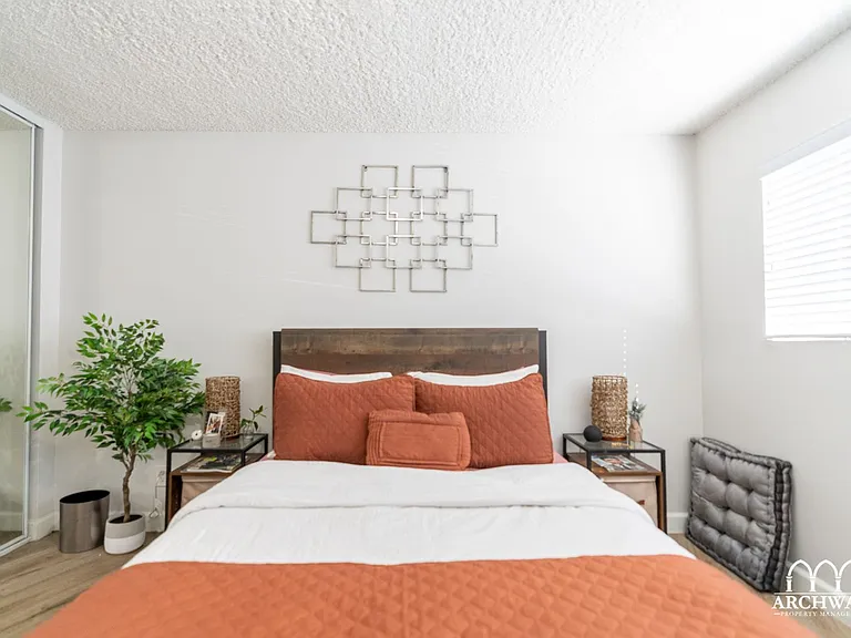 10725 Acama St — Photo 41