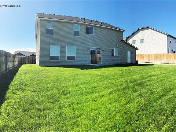 Bring the kids and the Bar-B-Q! Large backyard. Beautiful s