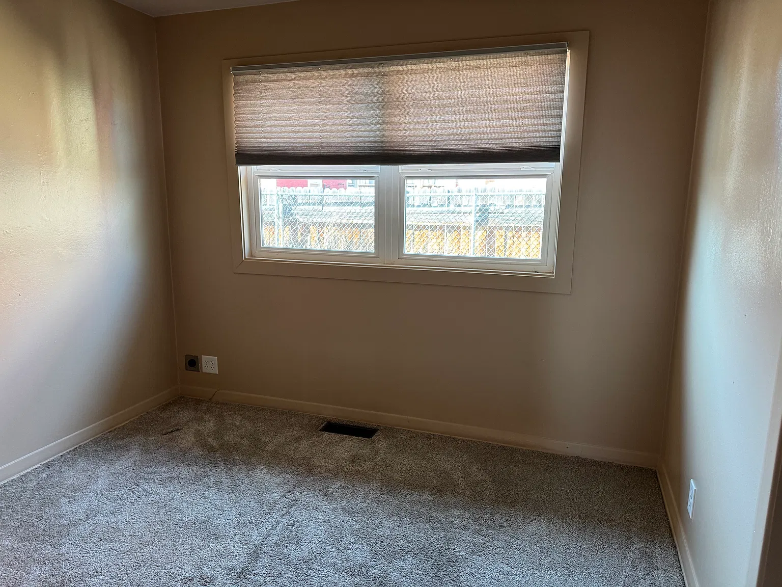 3 bed, 1.5 bath, 1080 sqft, $1,750 — Photo 2