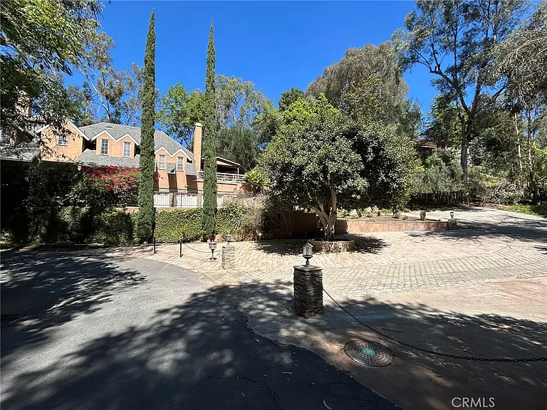 300 S Timken Rd — Photo 2