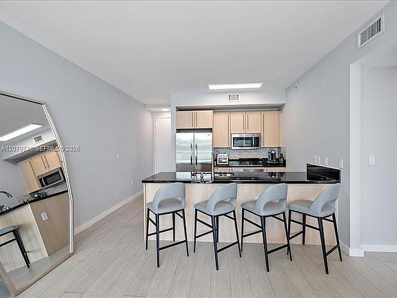 4th image of 1111 SW 1st Ave #Uph4015