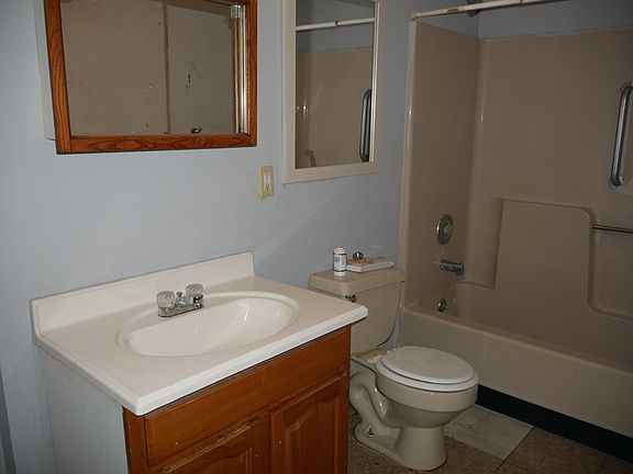 4th image of 43 Osborne St APT 1