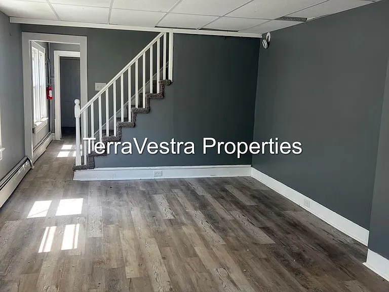 138 Denny Ave — Photo 4