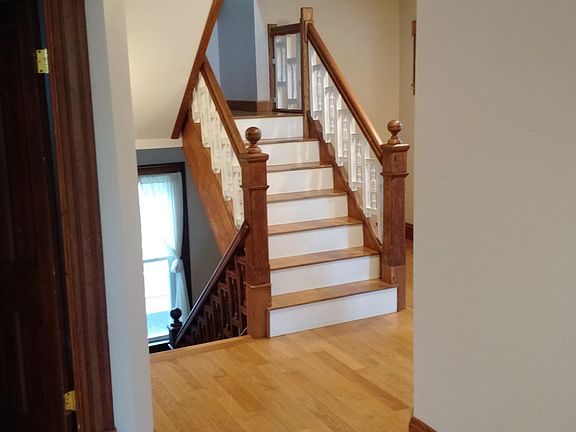 second floor staircase 