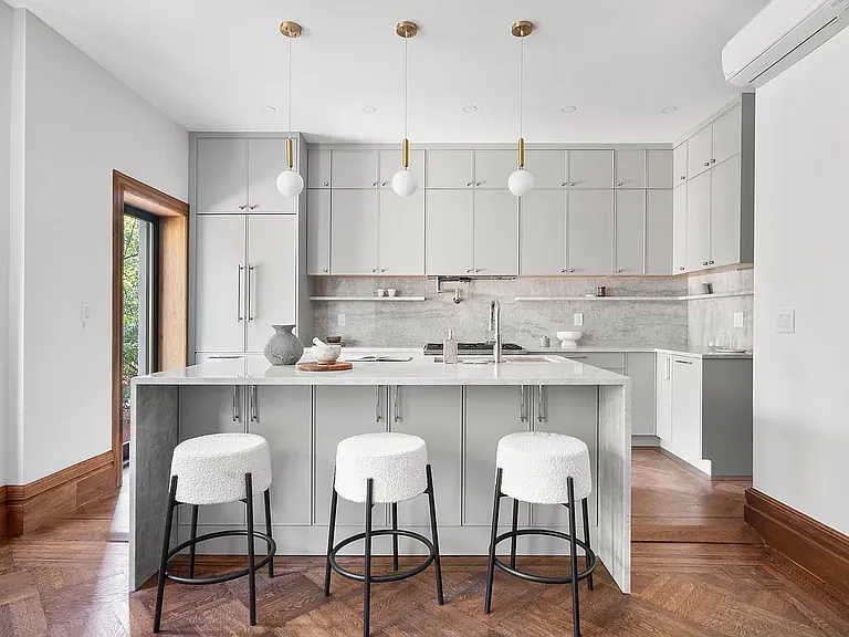 1137 Park Pl #PARLOR — Photo 6