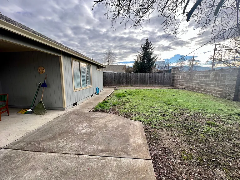 1902 Regal Ave — Photo 12