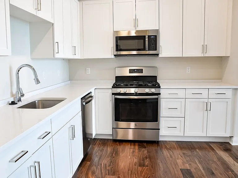 3531 Washington St #221 — Photo 4