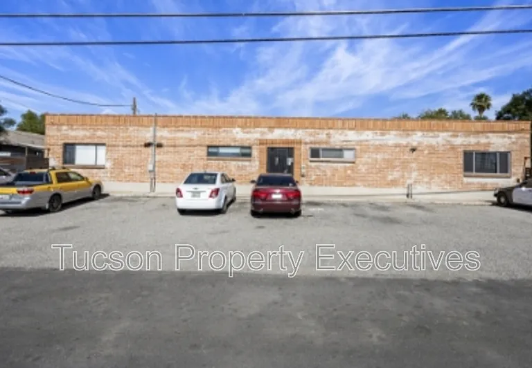 824 E 10th St #L — Photo 20