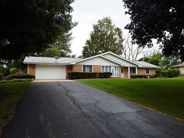 1st image of 245 Willow Dr