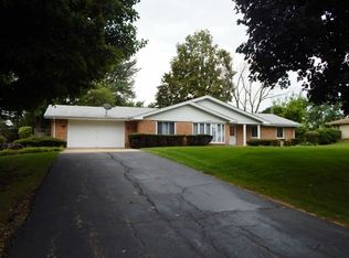 245 Willow Dr, Belvidere, IL 61008