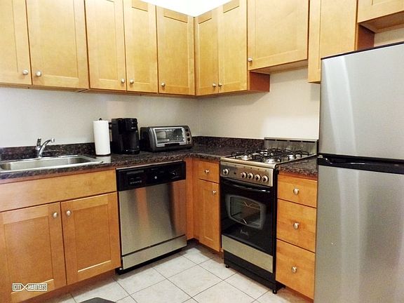 4th image of 44 W 75th St APT 5B