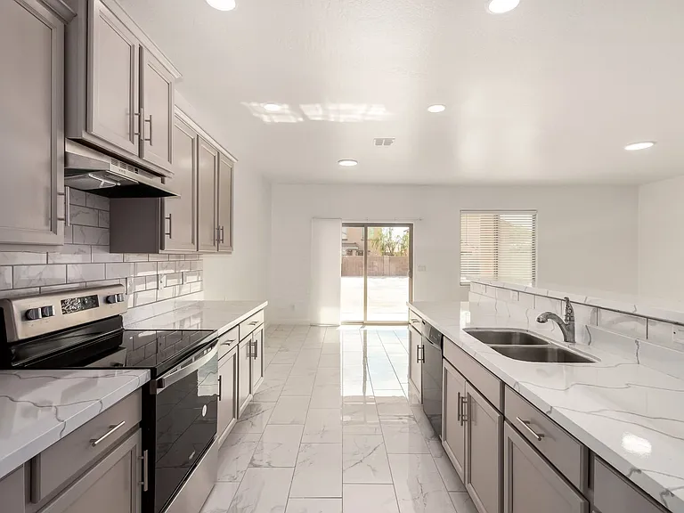 24409 W Sheraton Ln — Photo 14