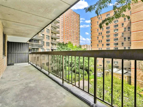 138-35 Elder Avenue image 3 of 27