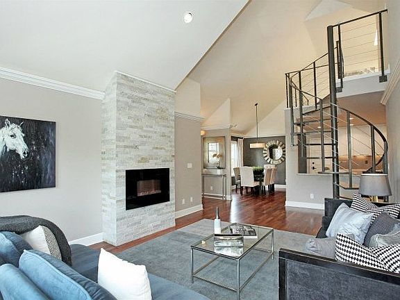2nd image of 2141 Avy Ave