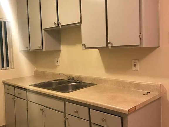5th image of 2642 44th St APT 4