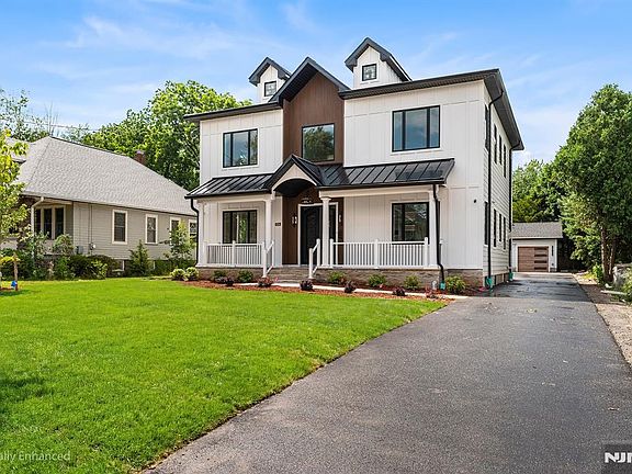 3rd image of 526 Doremus Ave