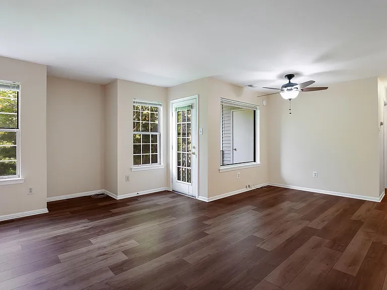 907 Diamond Dr — Photo 5