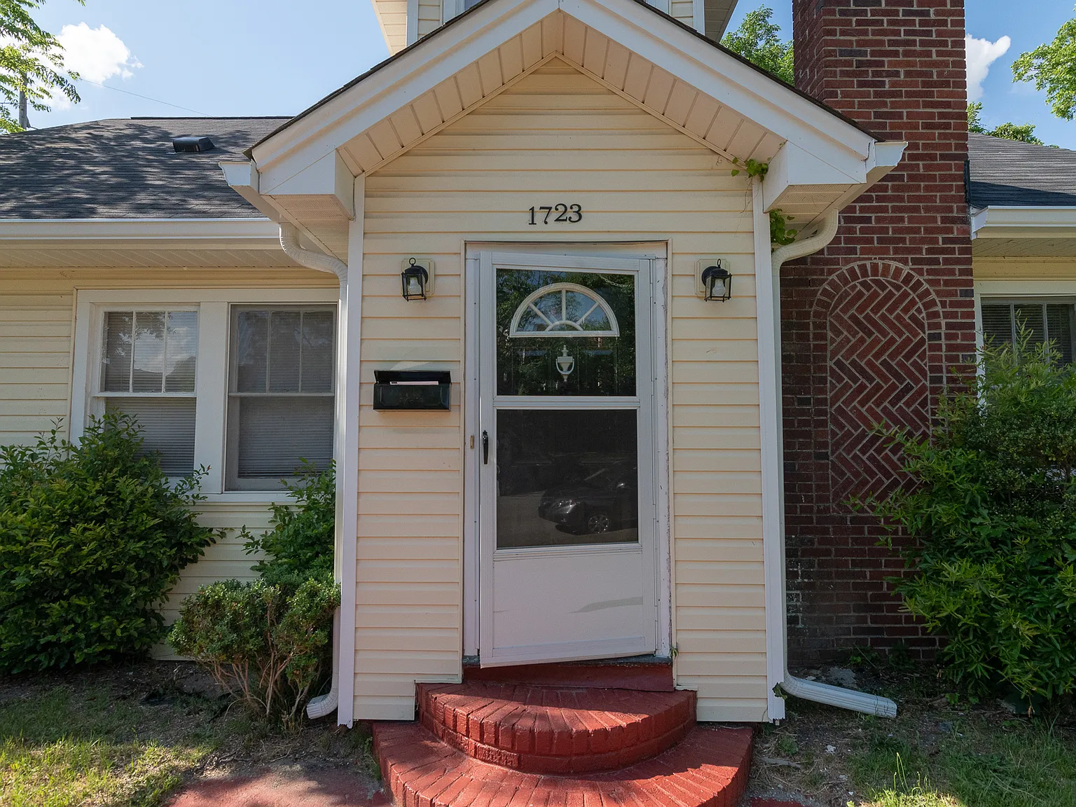 3 bed, 1800 sqft, $3,800 — Photo 1