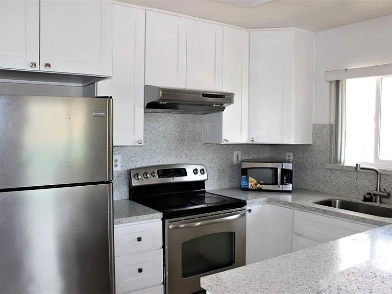 11349 Avenida De Los Lobos #C — Photo 4