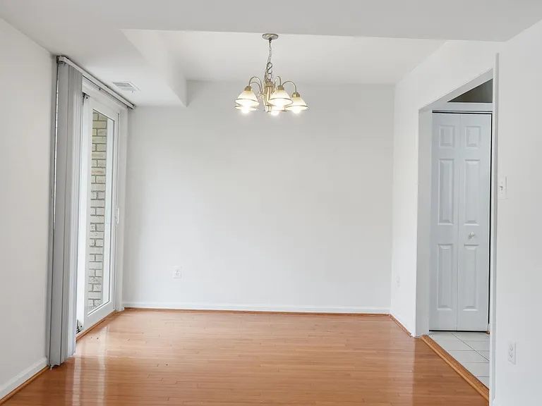 5578 Burnside Dr #5 — Photo 8
