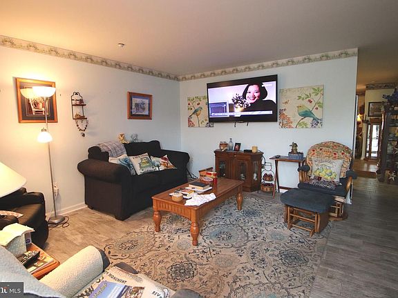5th image of 318 Winding Oak Dr