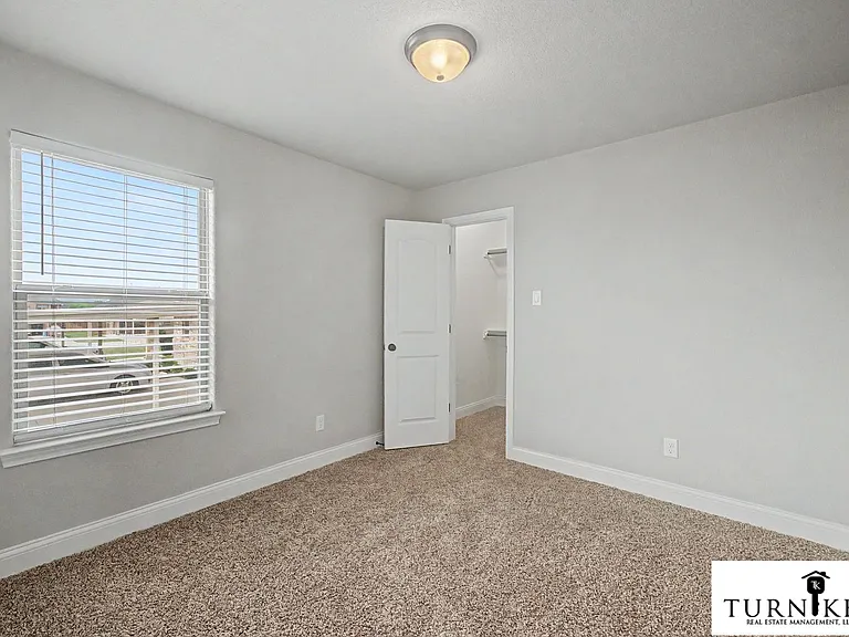 158-160 Crossbow Ct — Photo 8
