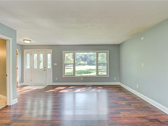 4th image of 8650 Rosewood Ln