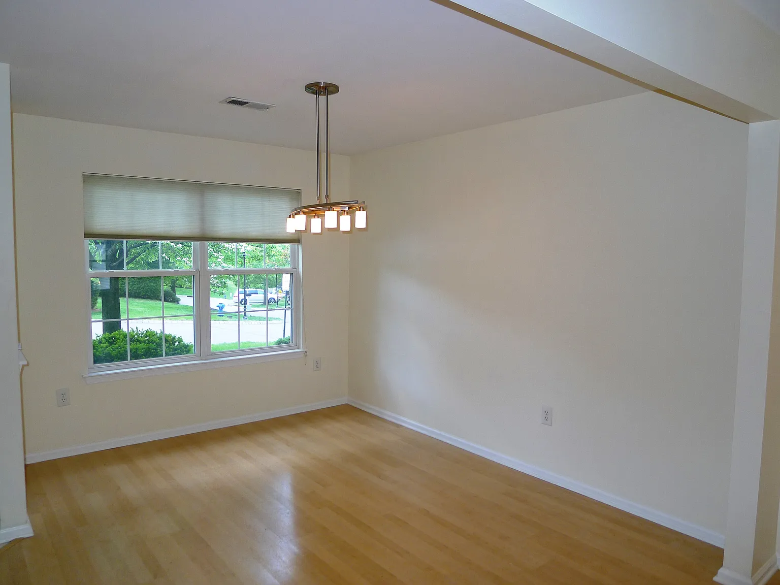 2 bed, 2.5 bath, 1347 sqft, $3,300 — Photo 3