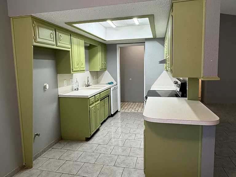 2305 Crystal Dr — Photo 5