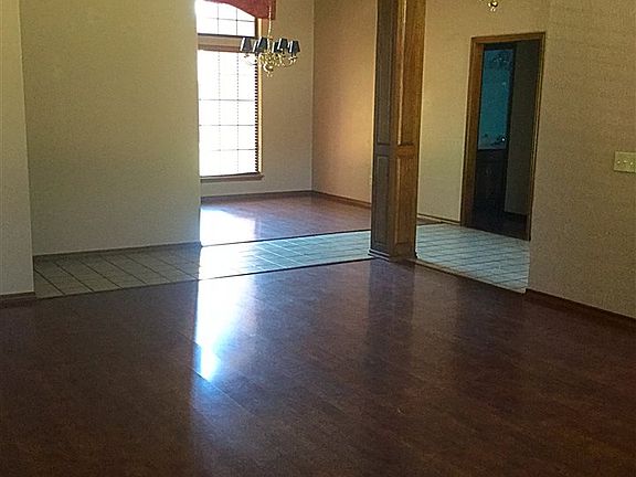 4th image of 3003 NE Heritage Ln