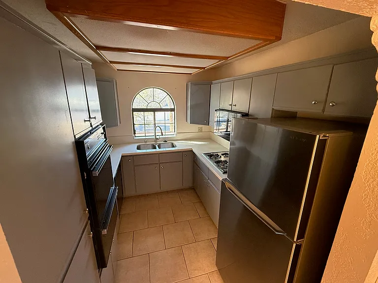 1409 Santa Margarita St — Photo 12