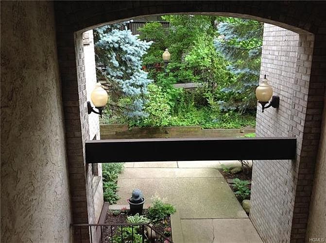 2nd image of 10 Secora Rd APT L6