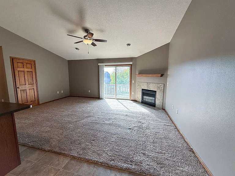 1219 3rd St E #7 — Photo 4