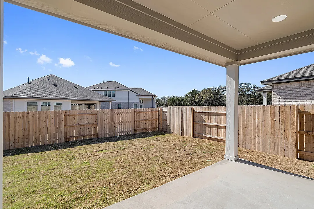 3 bed, 1951 sqft, $2,413 — Photo 4
