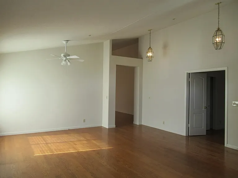 4502 Phyllis Ct — Photo 5