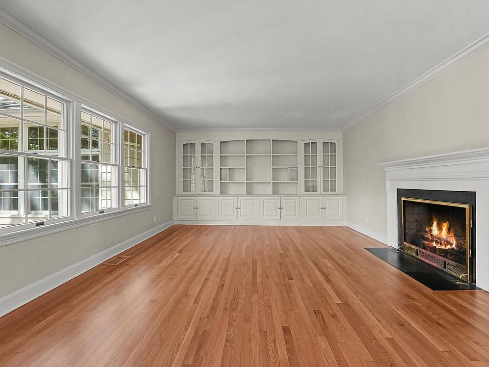 33 Nearwater Ln Riverside CT-large-041-038-007 new-1500x1000-72dpi.jpg