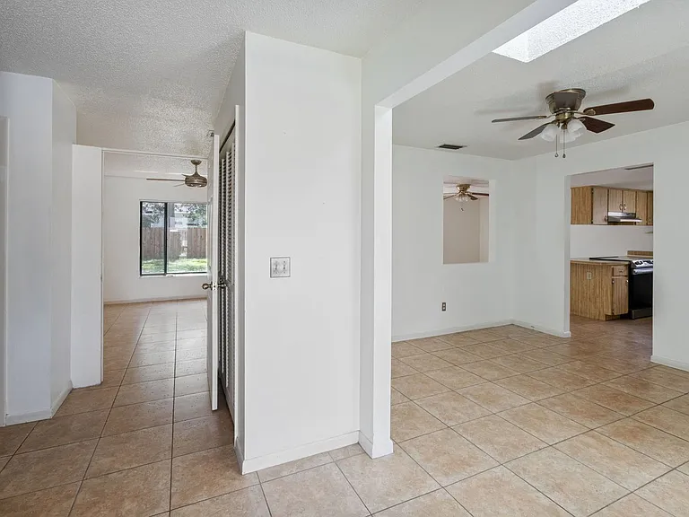 14907 Coldwater Ln — Photo 4