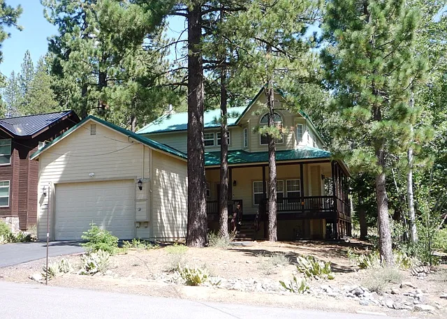 11820 Oslo Dr