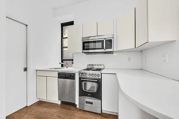 Rented by REAL New York | media 7