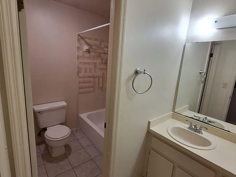 6111 SW 8th Pl — Photo 13