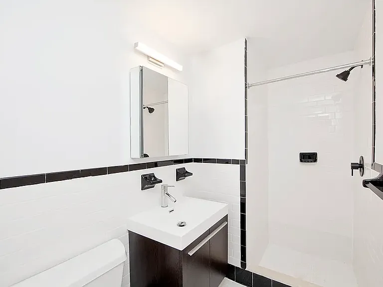 225 E 7th St #6A — Photo 6