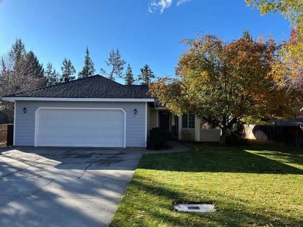 3389 NE Stonebrook Loop